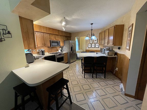 5th image of 1708 Howlett Ln