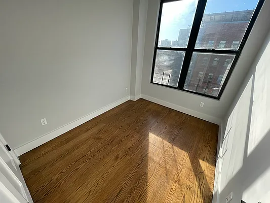 Rented by Delmark Realty LLC | media 18