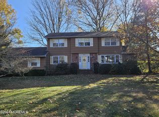 18 Rolling Knolls Dr, Middletown, NJ 07748
