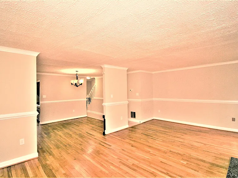 118 Middle Point Ct — Photo 5