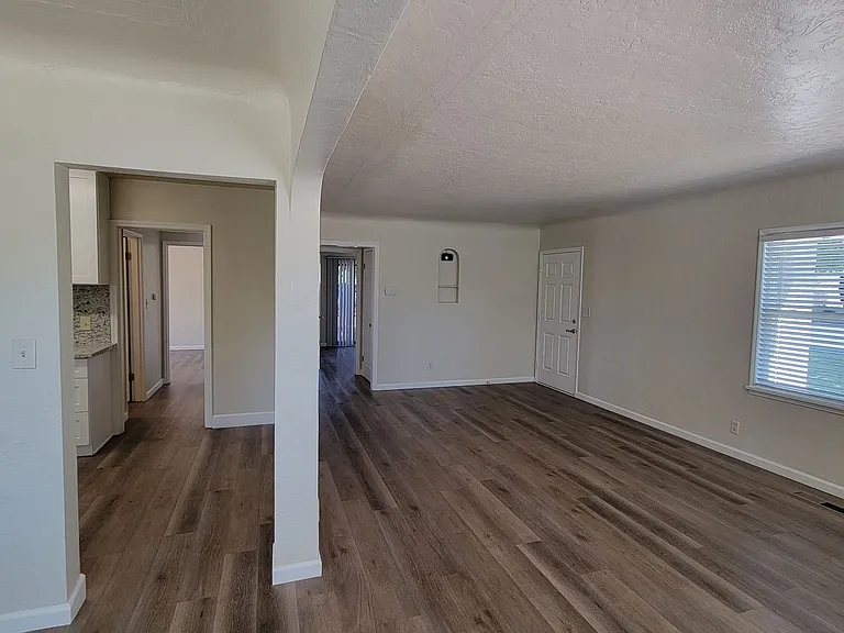 1251 Sunrise Ave — Photo 5