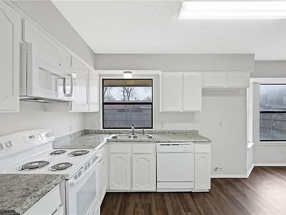 2nd image of 610 Lynnfield Dr