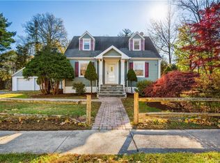 33 Bentay Dr, Harrison, NY 10528