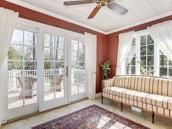4th image of 4244 Vacation Ln