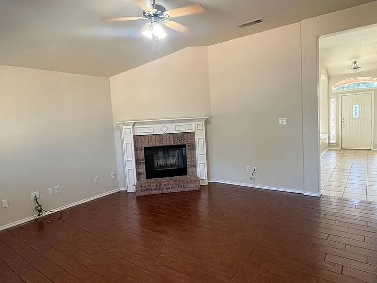 1607 Schottische Ln — Photo 8