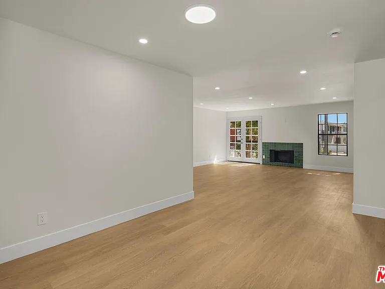 11759 Gateway Blvd — Photo 13