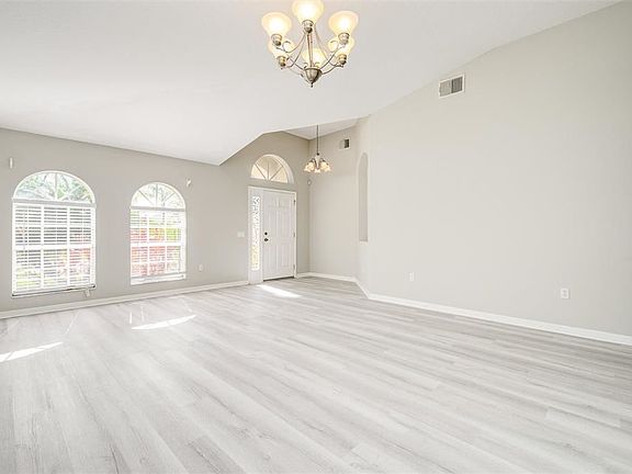 3rd image of 31347 Golden Gate Dr