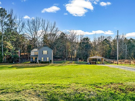 3rd image of 552 Louise Creek Rd