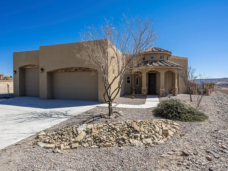 206 Tierra Verde Cir — Photo 1