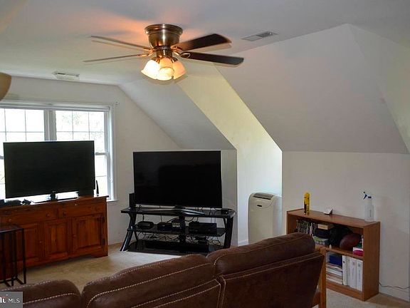 2nd image of 3 Natchez Ln
