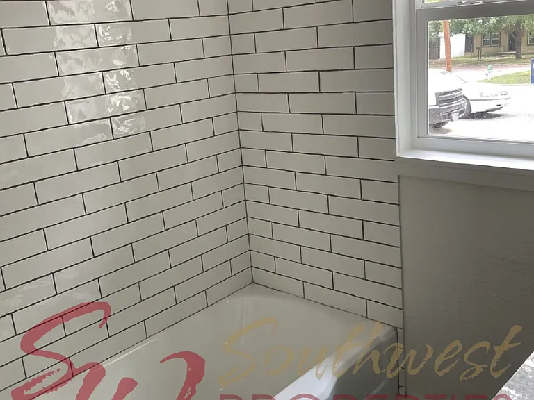 440 E College St — Photo 5