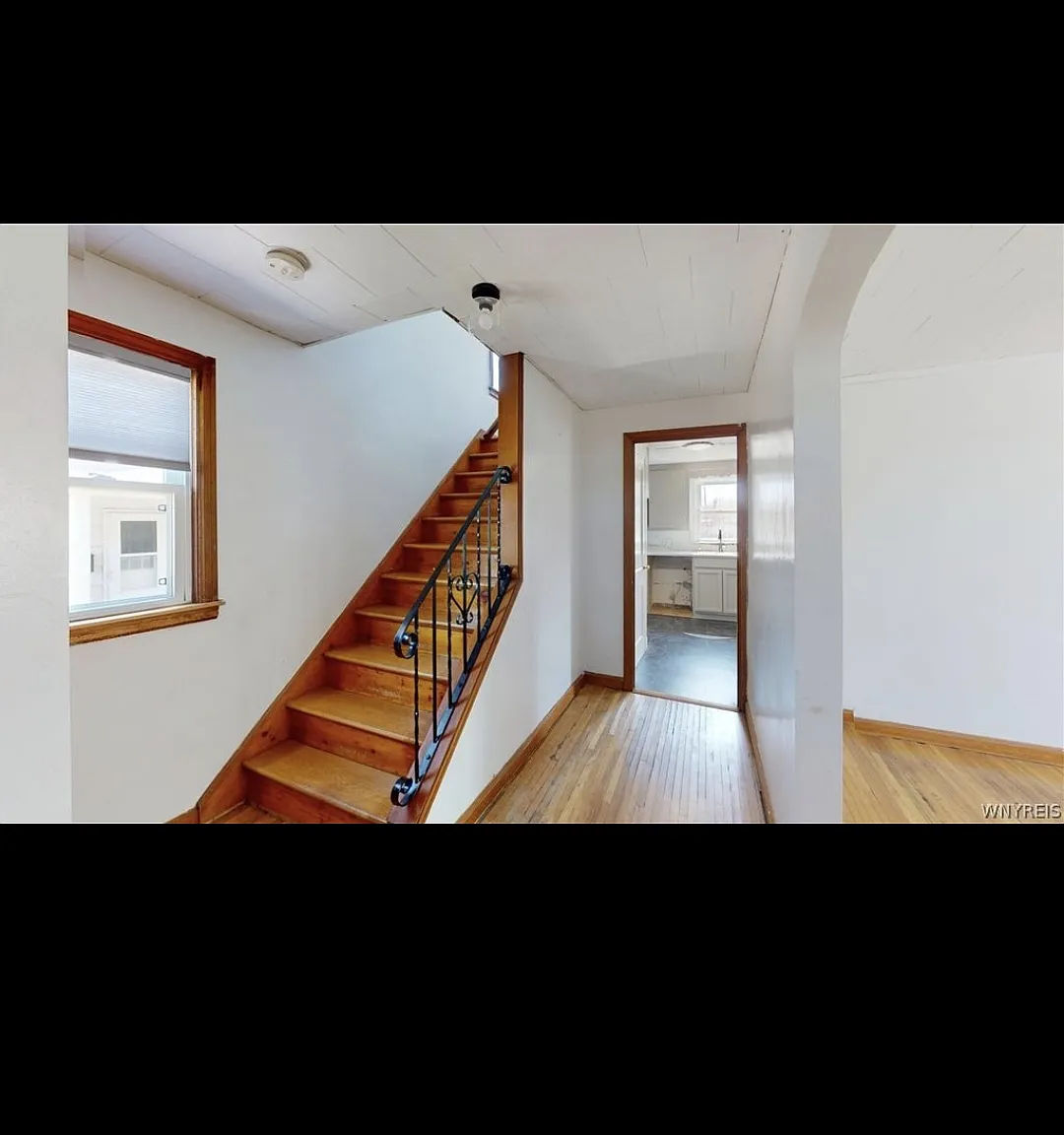 3 bed, 1300 sqft, $2,400 — Photo 4