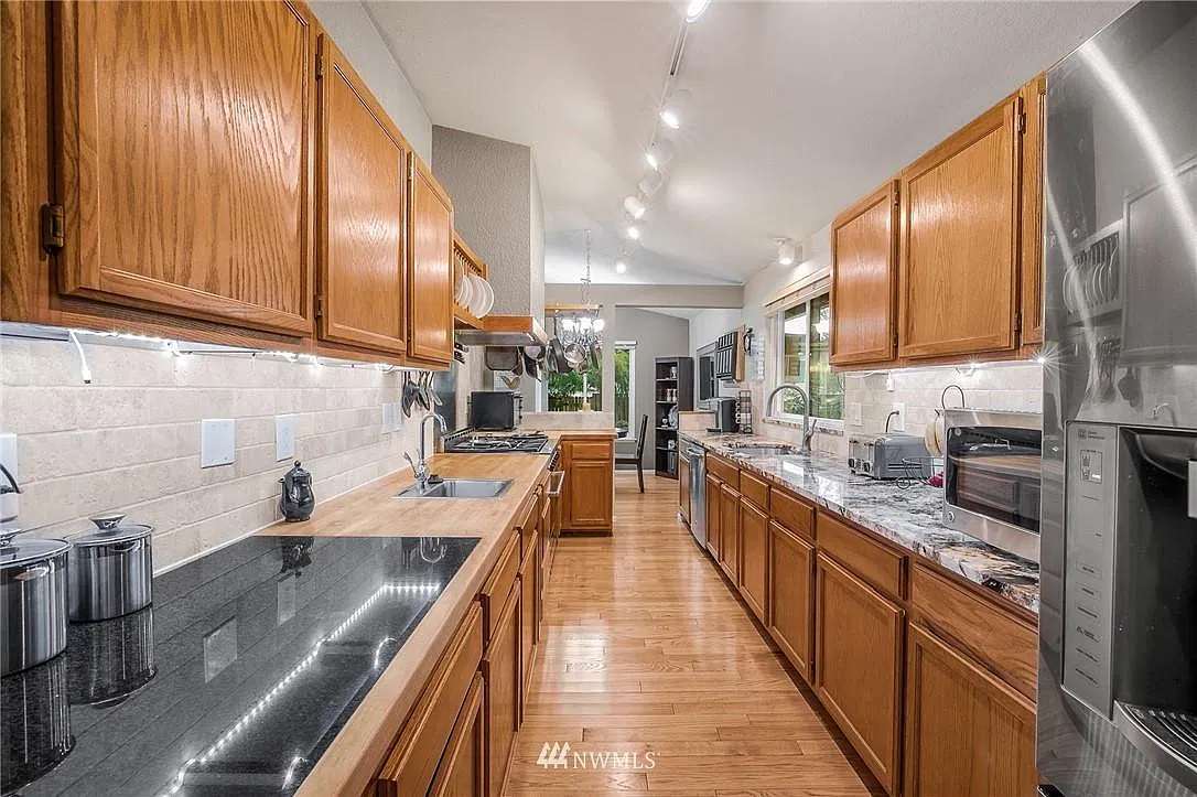 3 bed, 1490 sqft, $3,400 — Photo 2