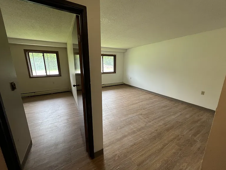 23 Neptune St N #6 — Photo 1