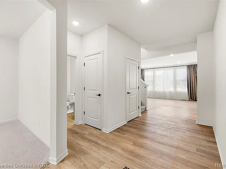 2436 Parkshore Dr — Photo 2