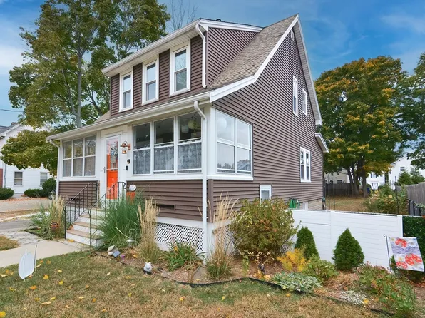 3 Summer St, Wakefield, MA 01880