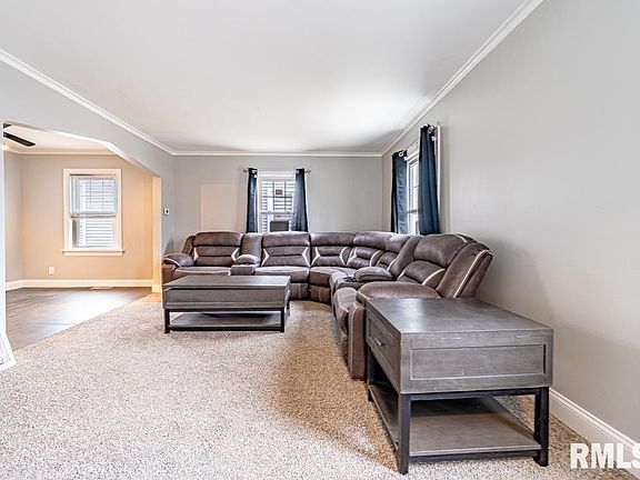 3rd image of 2324 W Barker Ave