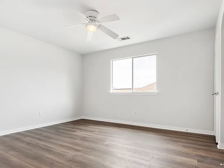 135 Springtree St — Photo 17