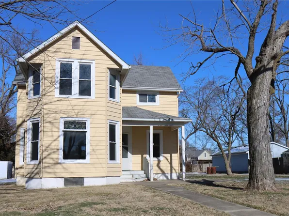 823 W Saint Louis St, Nashville, IL 62263