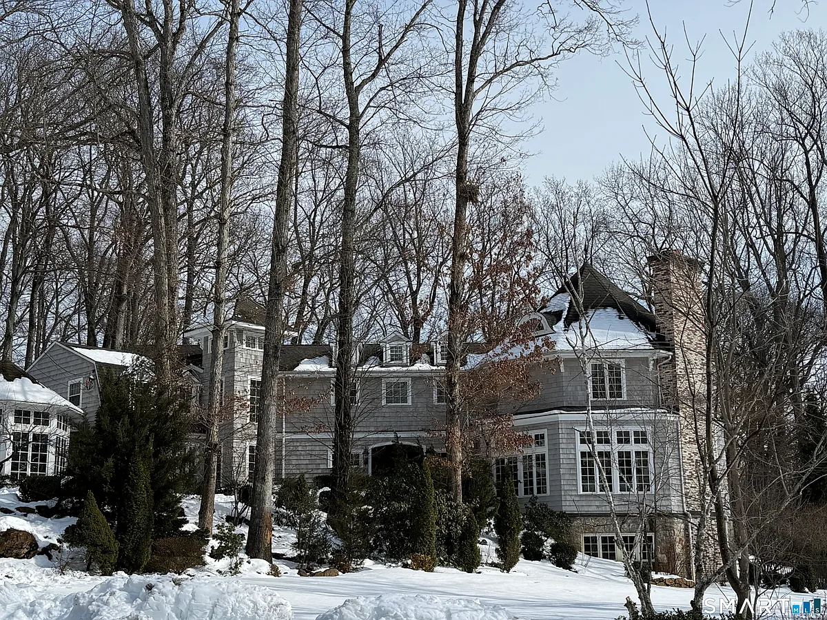 Building Photo - 301 Old Norwalk Rd