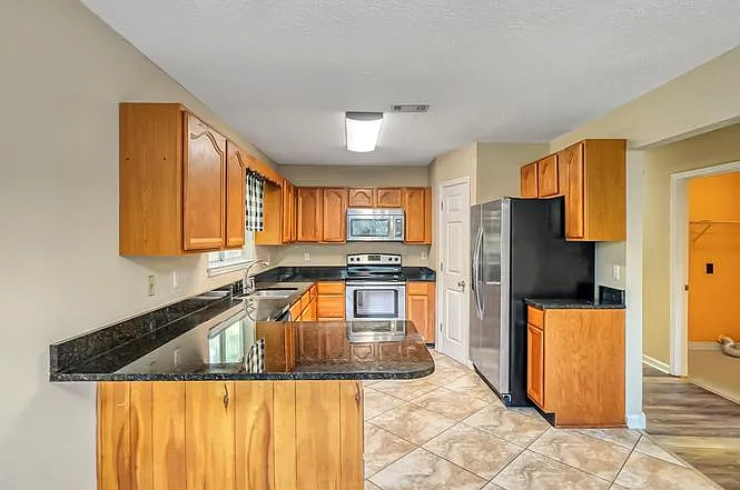 301 Ashley Dr — Photo 10