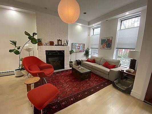 1st image of 593A Halsey St #2