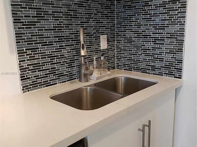 100 Golden Isles Dr #Penthouse 7 — Photo 26