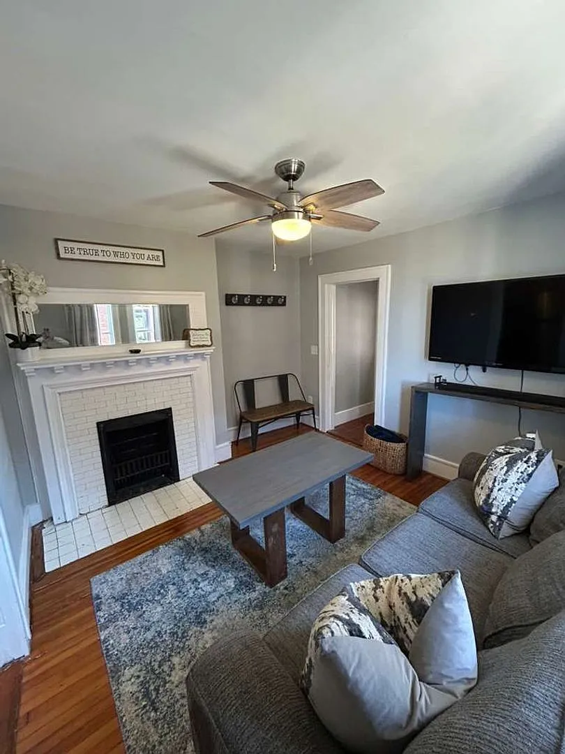 22 W Earle Street — Photo 2