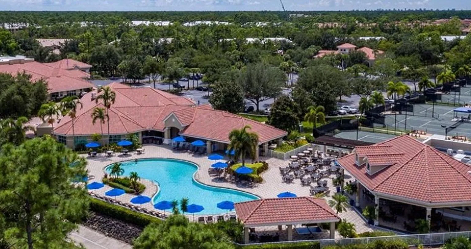** Golf Enthusiasts? ** Prestigious Vanderbilt Country Club ** Stunning 2 Bed-2 Bath Plus Den Hom... — Photo 4