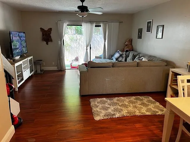 2 bed, 1.5 bath, 1300 sqft, $2,350 — Photo 4