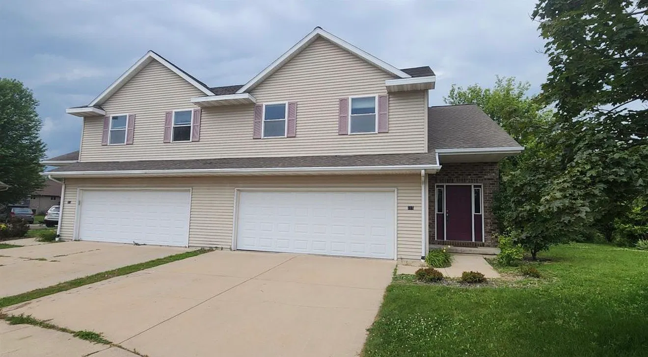 4 bed, 2.5 bath, 2400 sqft, $2,400 — Photo 1