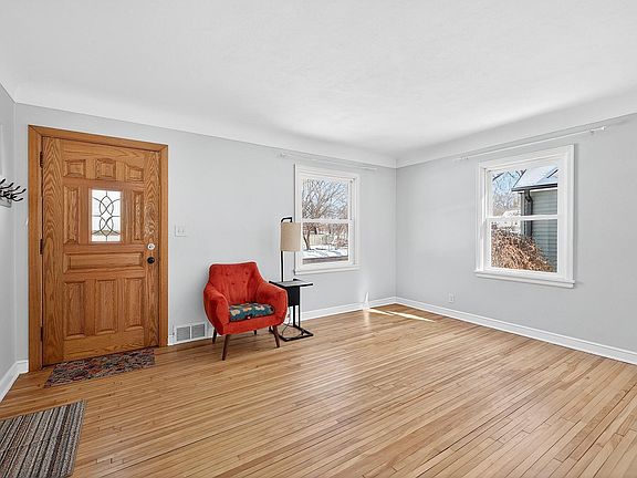 5th image of 2538 4th Ave E