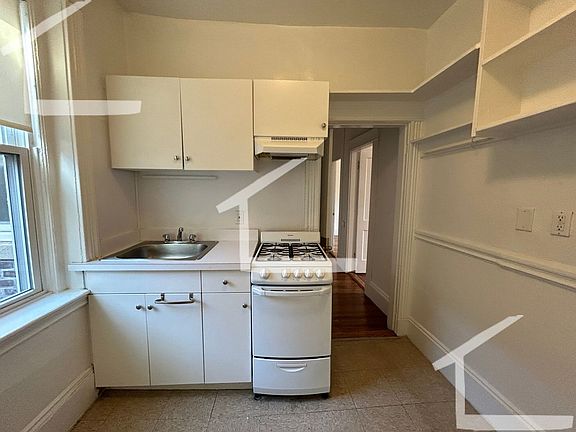 3rd image of 122 Warren St #11A