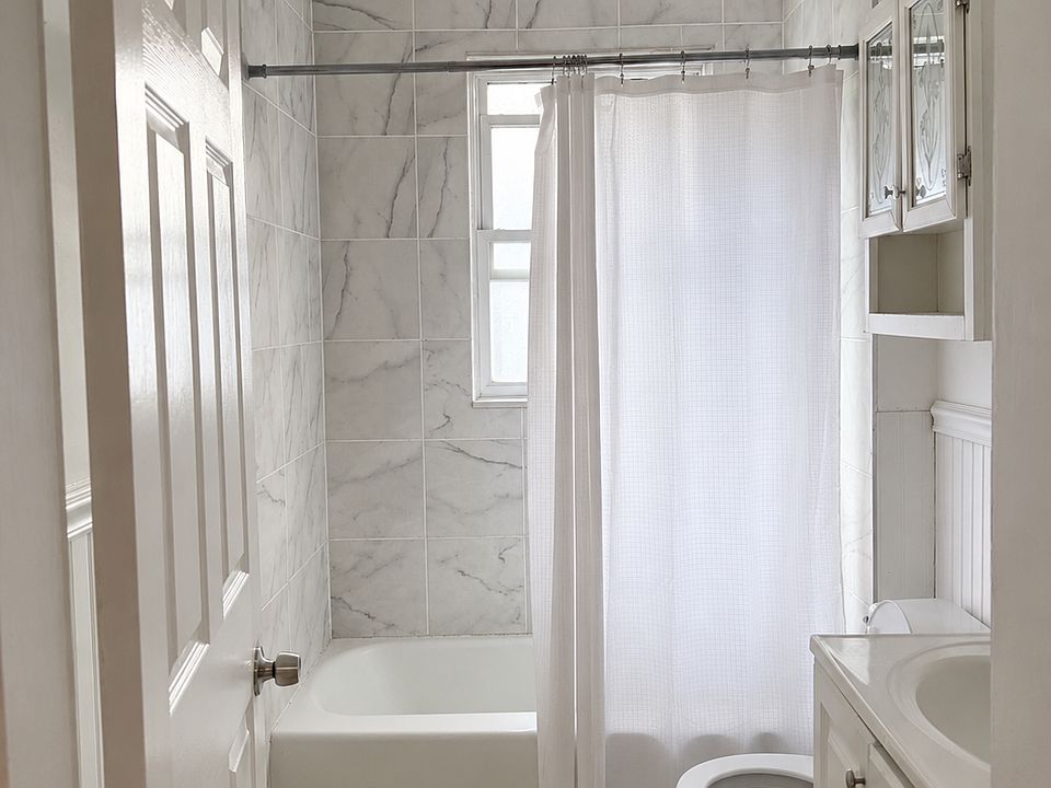 1st image of 275 University Ave #1B