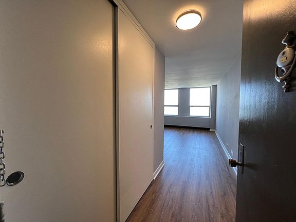 4th image of 2628 N Lakeview Ave #2405