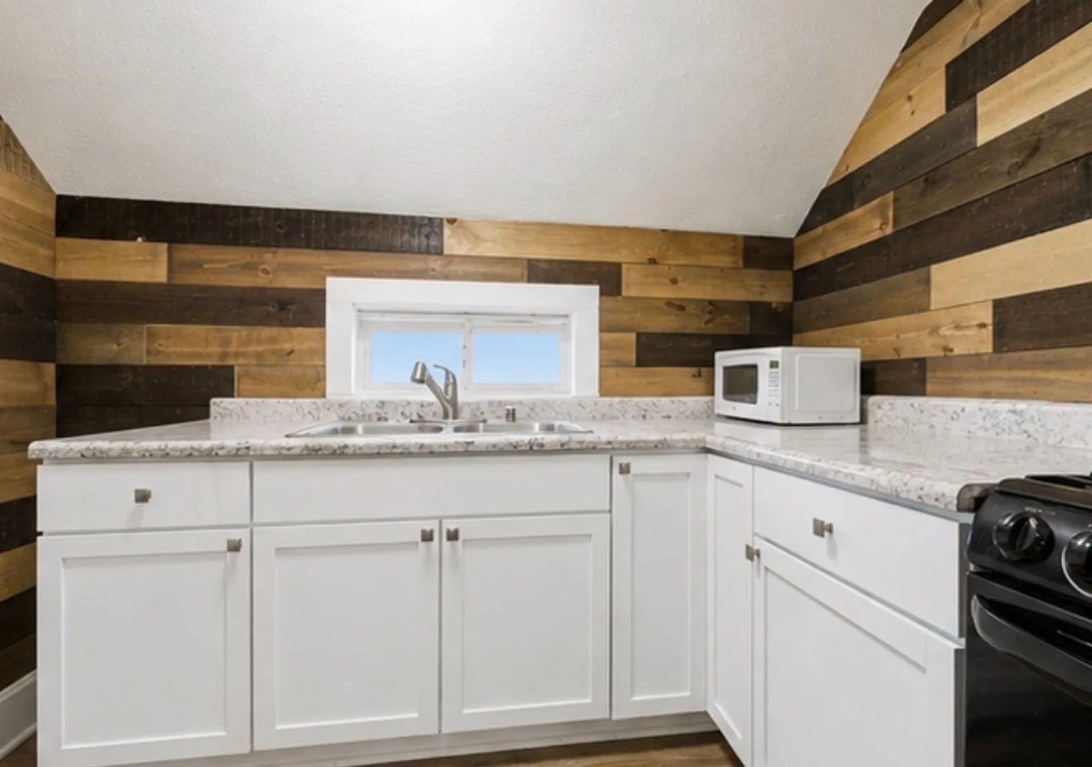 321 E Washington St — Photo 1