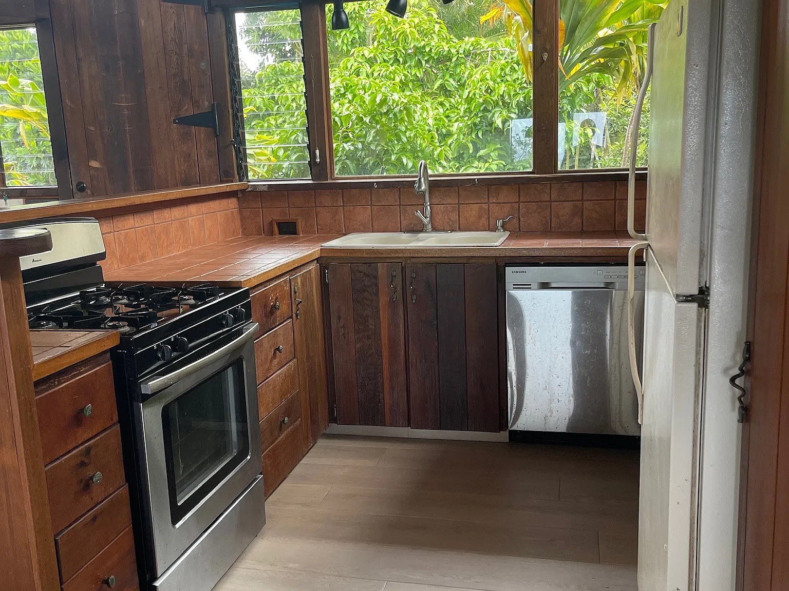 2 bed, 1200 sqft, $3,600 — Photo 2