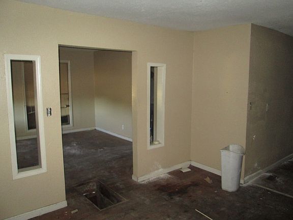 4th image of 452 Booth Ave
