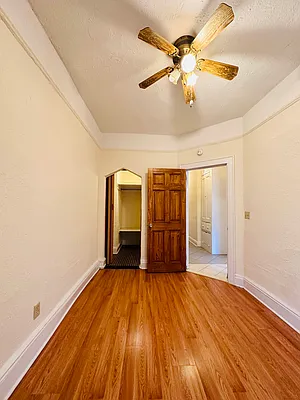 Rented by Zikos Realty Services | media 9