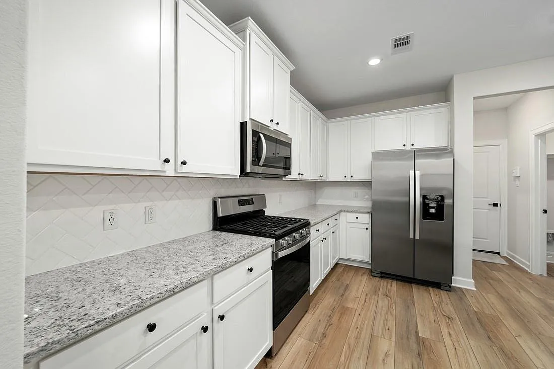 3 bed, 2.0 bath, 1631 sqft, $2,600 — Photo 4