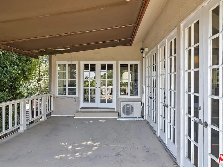 1478 Sunset Plaza Dr — Photo 32