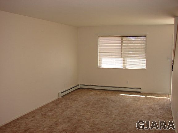 3rd image of 570 N Park Ct