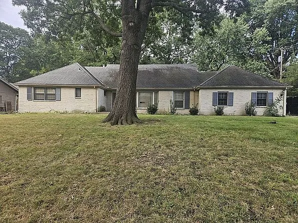 5006 Howe Dr, Roeland Park, KS 66205