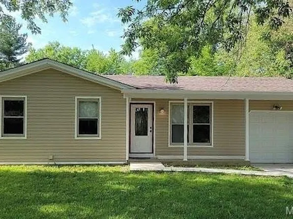 1392 Trails Dr, Fenton, MO 63026