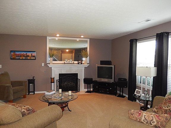 3rd image of 7680 Hillsdowne Cir