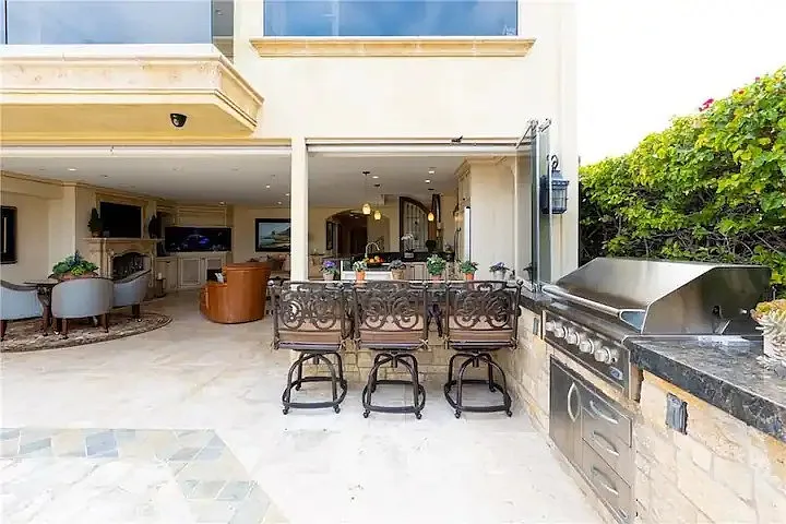 900 E Balboa Blvd — Photo 5