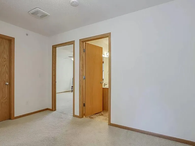 1345 Echo Lake Ct — Photo 4