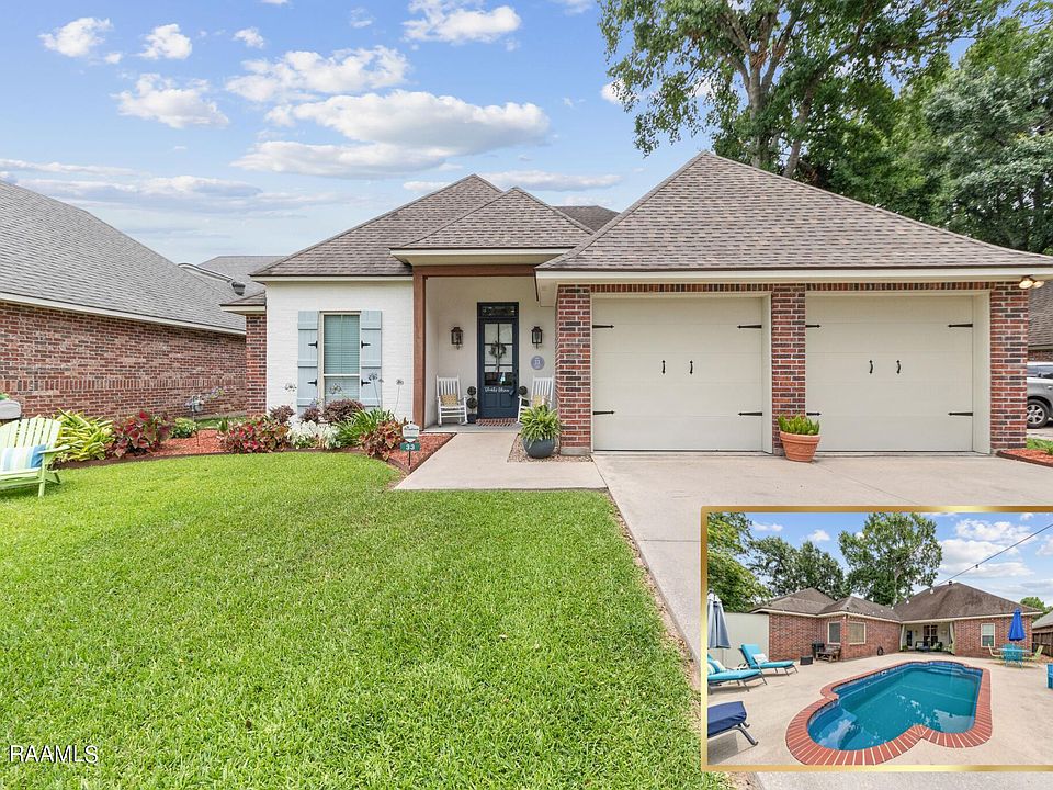 1st image of 33 Oakthorn Ct