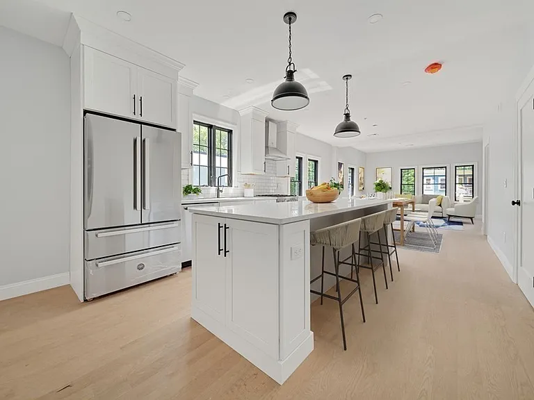 82 Rossmore Rd #2 — Photo 2