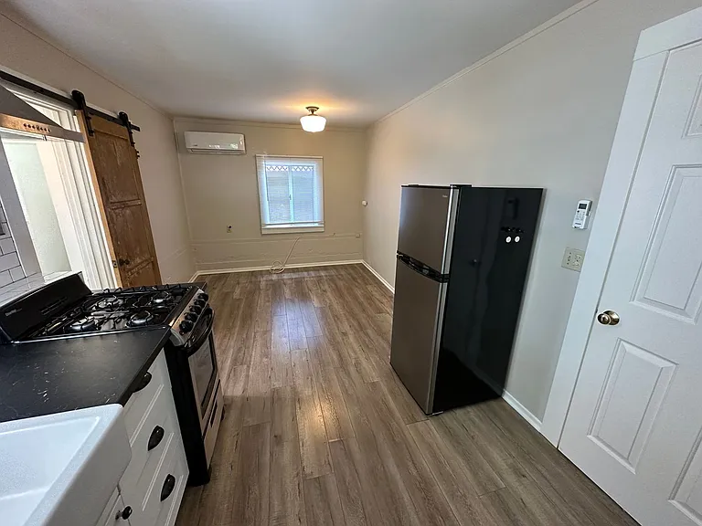 204 S Grand St — Photo 5